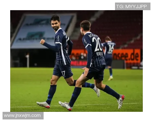 拜仁title_拜仁慕尼黑客场失利，德甲榜首位置岌岌可危